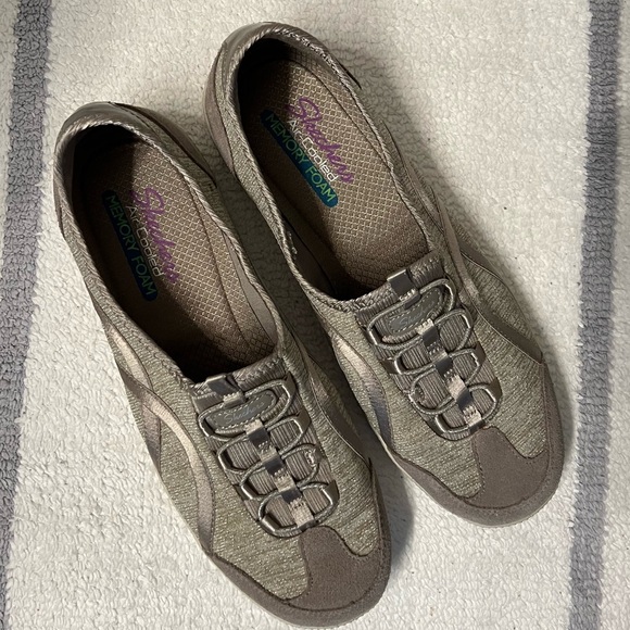 SOLD [JUST IN] Skechers Women's Beige Slip-On Memory Foam Sneakers Sz 9 - Picture 5 of 8